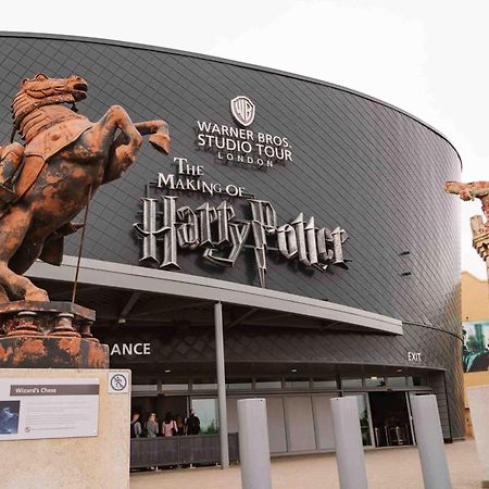 Ensuite Master Bedroom, Private Bathroom, Inside Family Home, Walking Distance To Harry Potter วัตฟอร์ด ภายนอก รูปภาพ