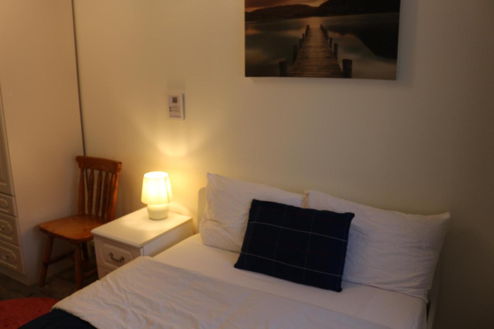 Ensuite Master Bedroom, Private Bathroom, Inside Family Home, Walking Distance To Harry Potter วัตฟอร์ด ภายนอก รูปภาพ