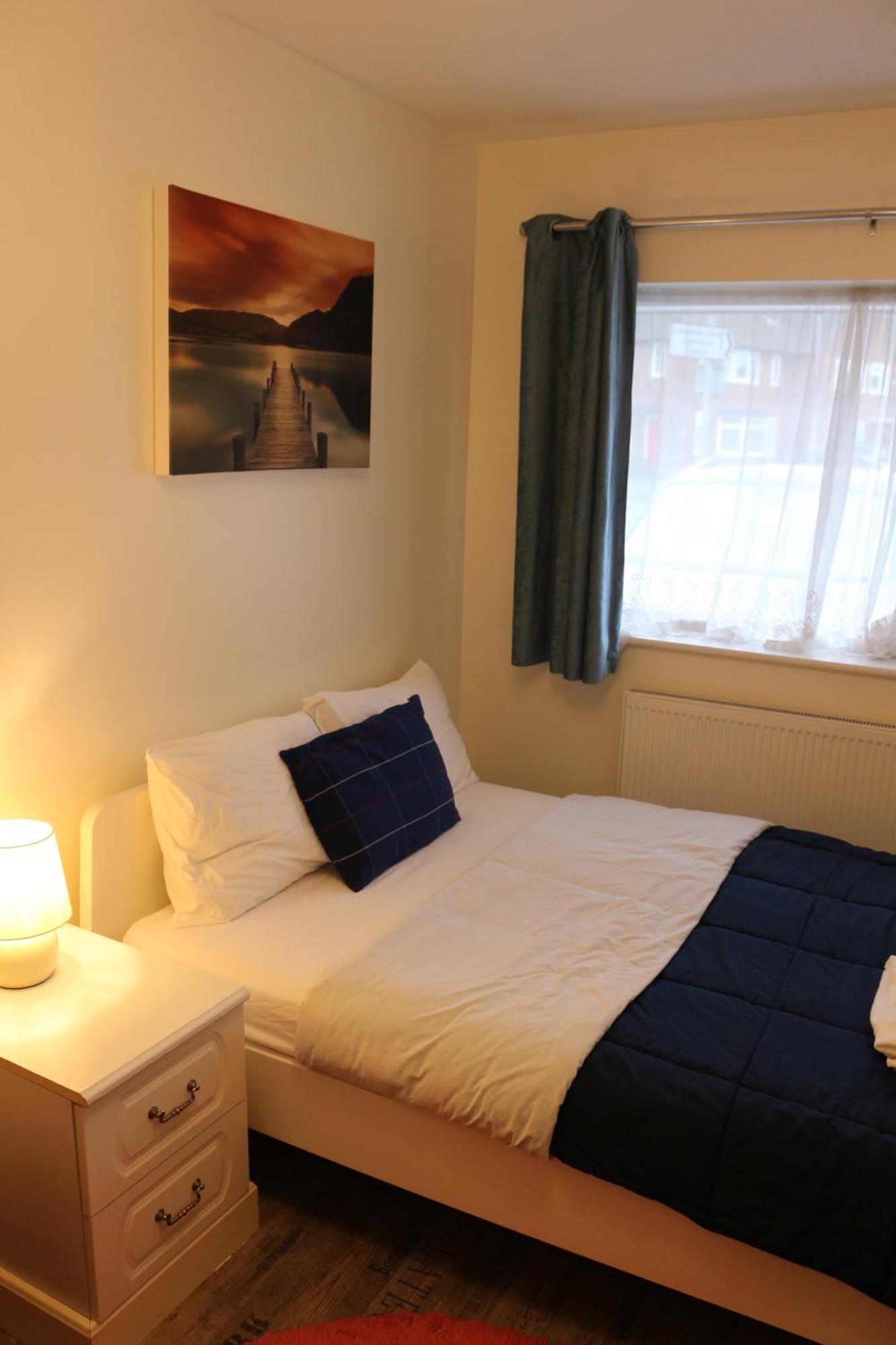Ensuite Master Bedroom, Private Bathroom, Inside Family Home, Walking Distance To Harry Potter วัตฟอร์ด ภายนอก รูปภาพ
