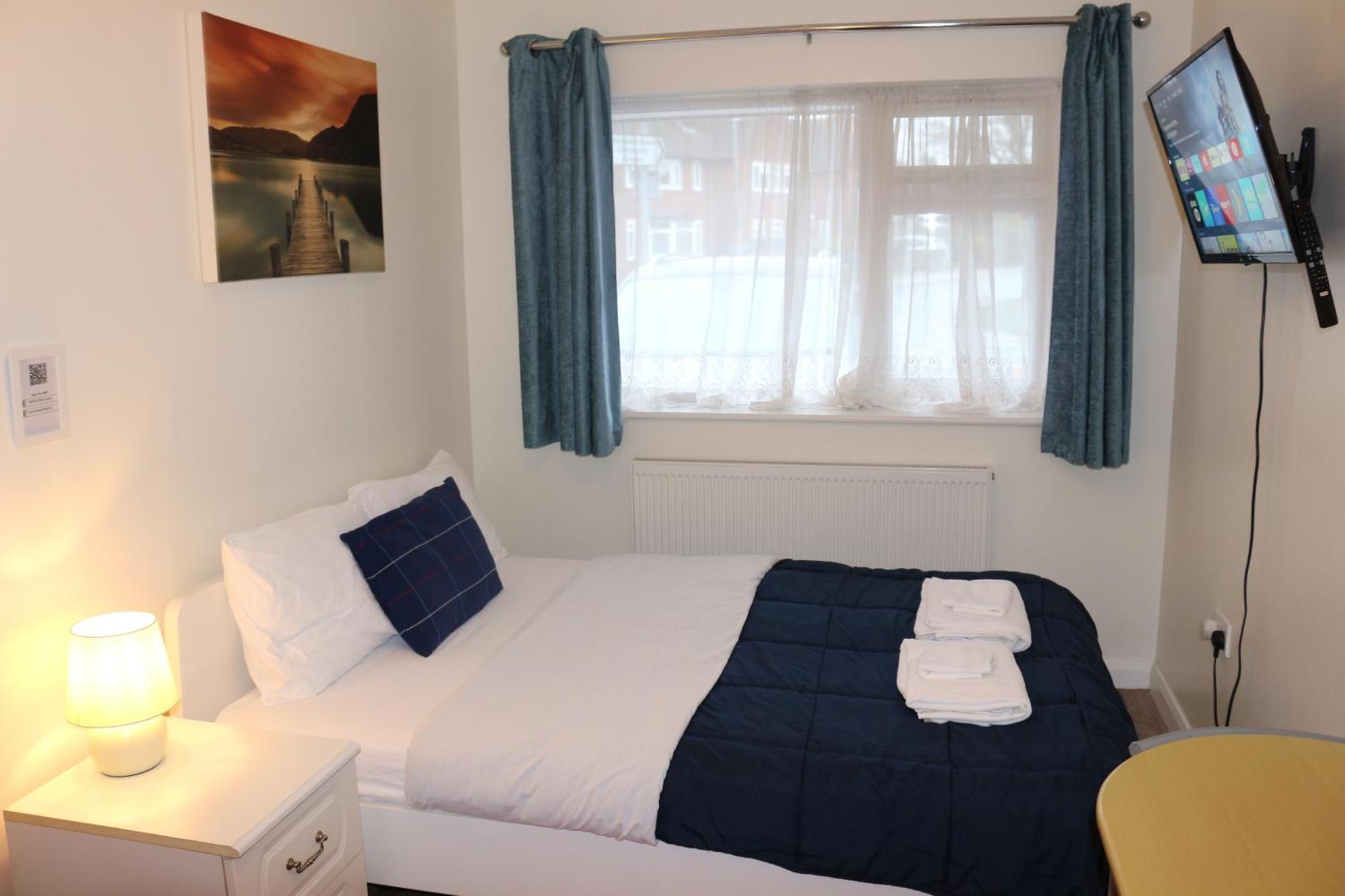 Ensuite Master Bedroom, Private Bathroom, Inside Family Home, Walking Distance To Harry Potter วัตฟอร์ด ภายนอก รูปภาพ